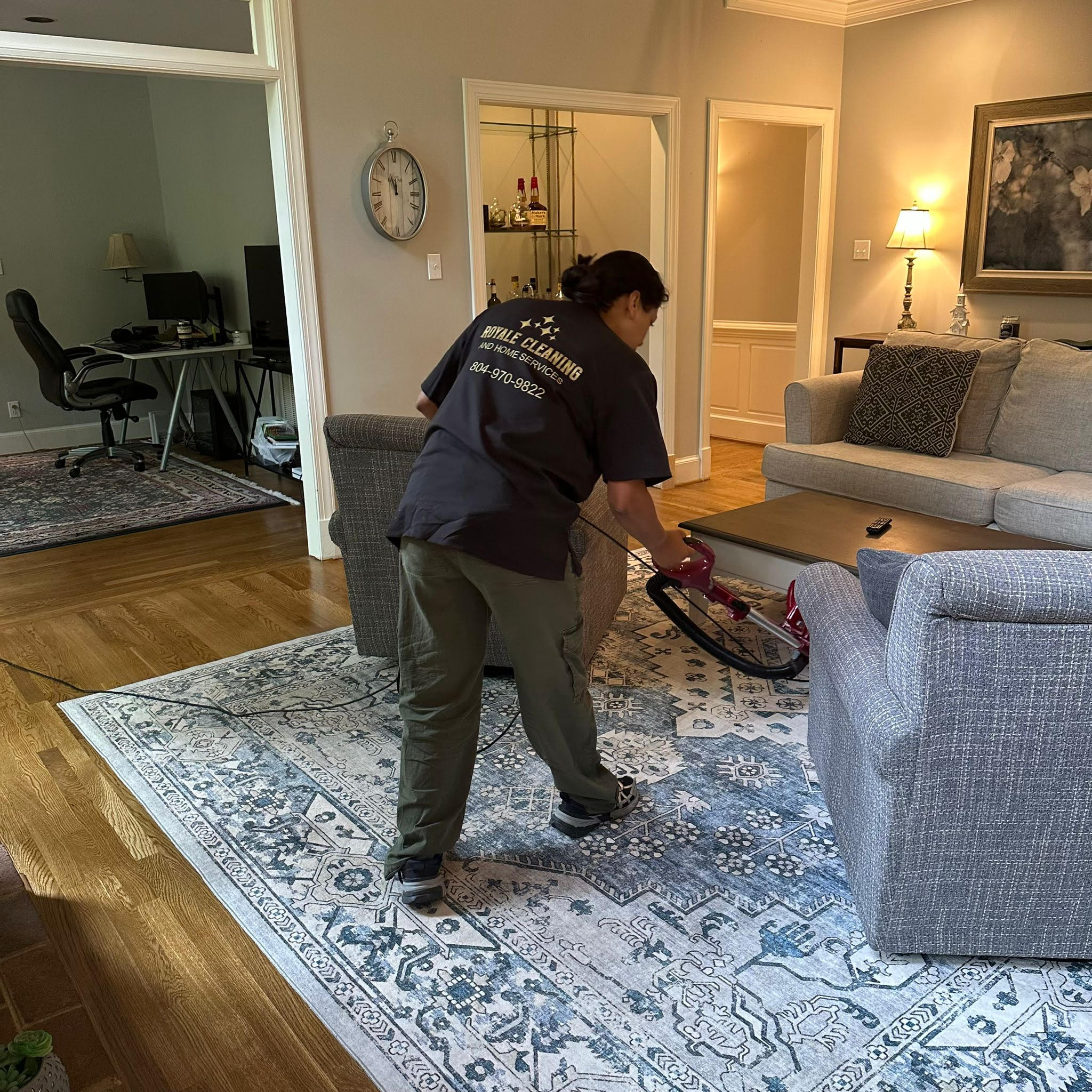 Royale cleaner at work